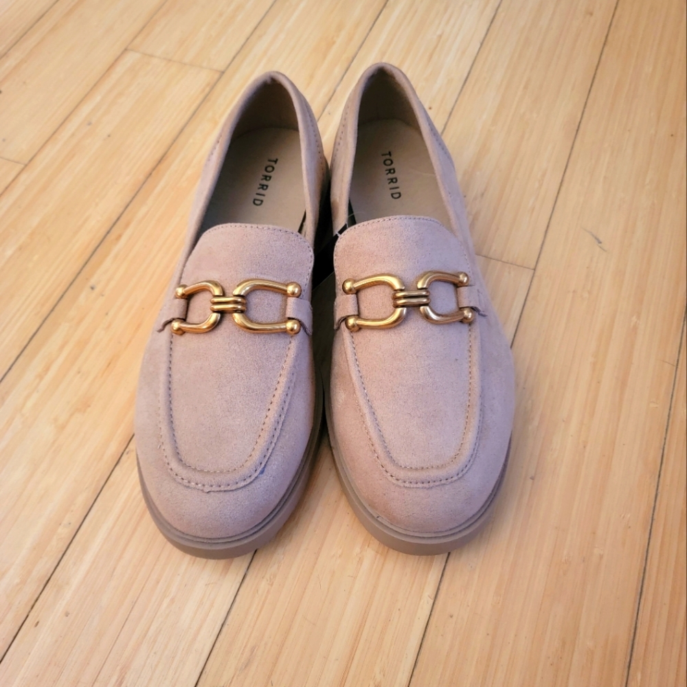 NWT Loafer